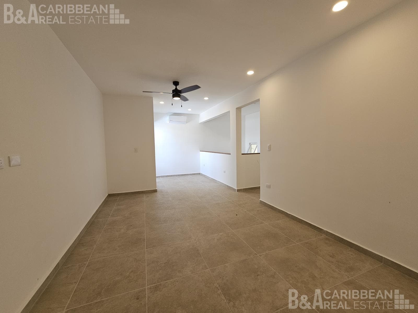 House with a Pool for Sale and Rent on Vía Cumbres
