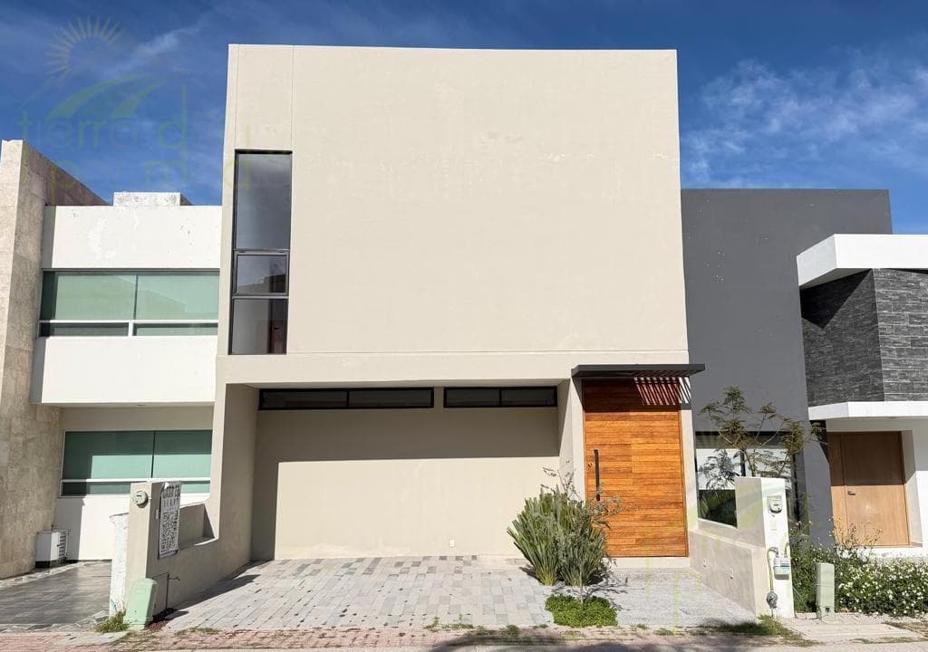 Incredible House with a Roof Garden and Stunning Design in El Refugio, Querétaro