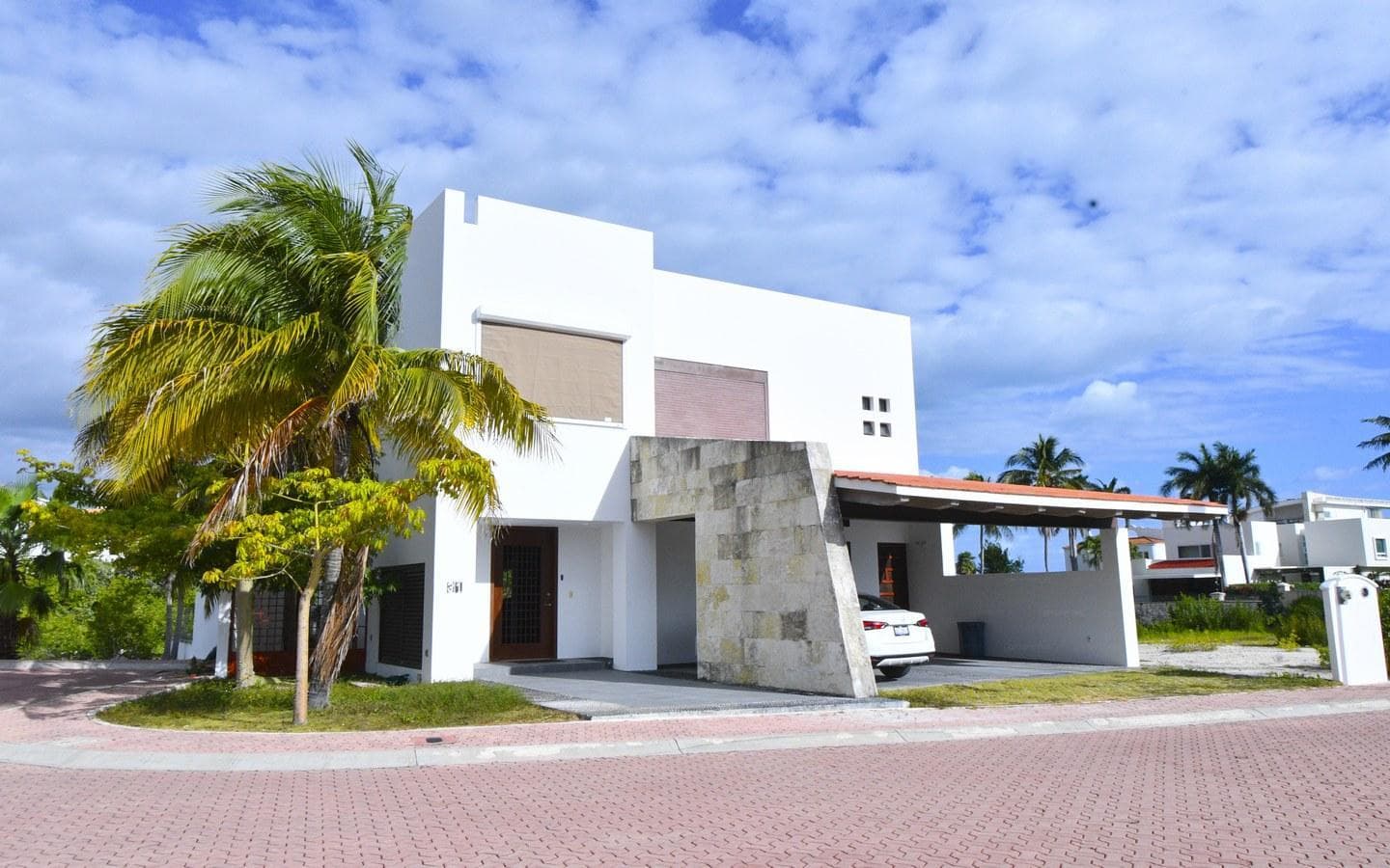House for Sale on Isla Que Canta