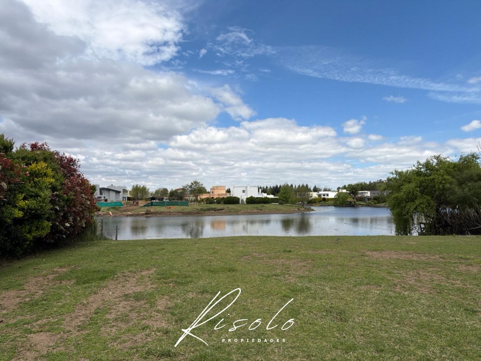 Lot by the lagoon for sale. Gated community. Northern Zone. Escobar