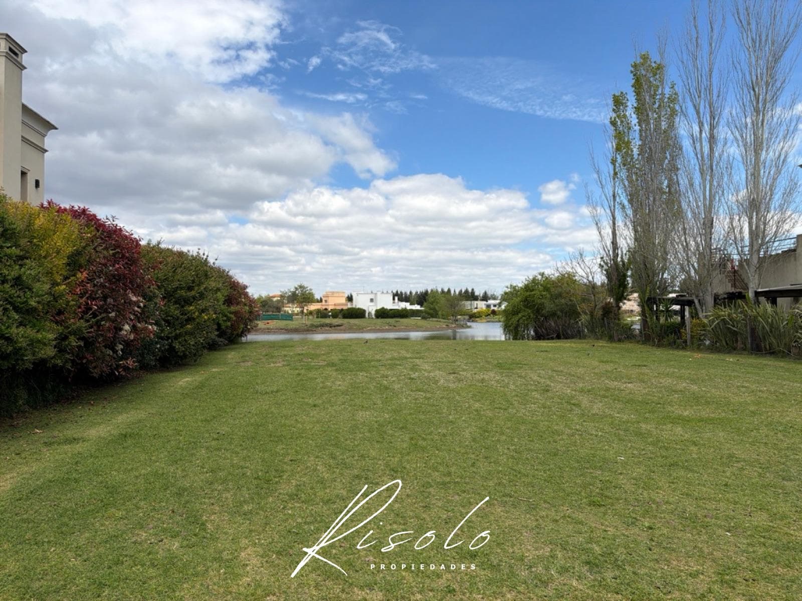 Lot by the lagoon for sale. Gated community. Northern Zone. Escobar