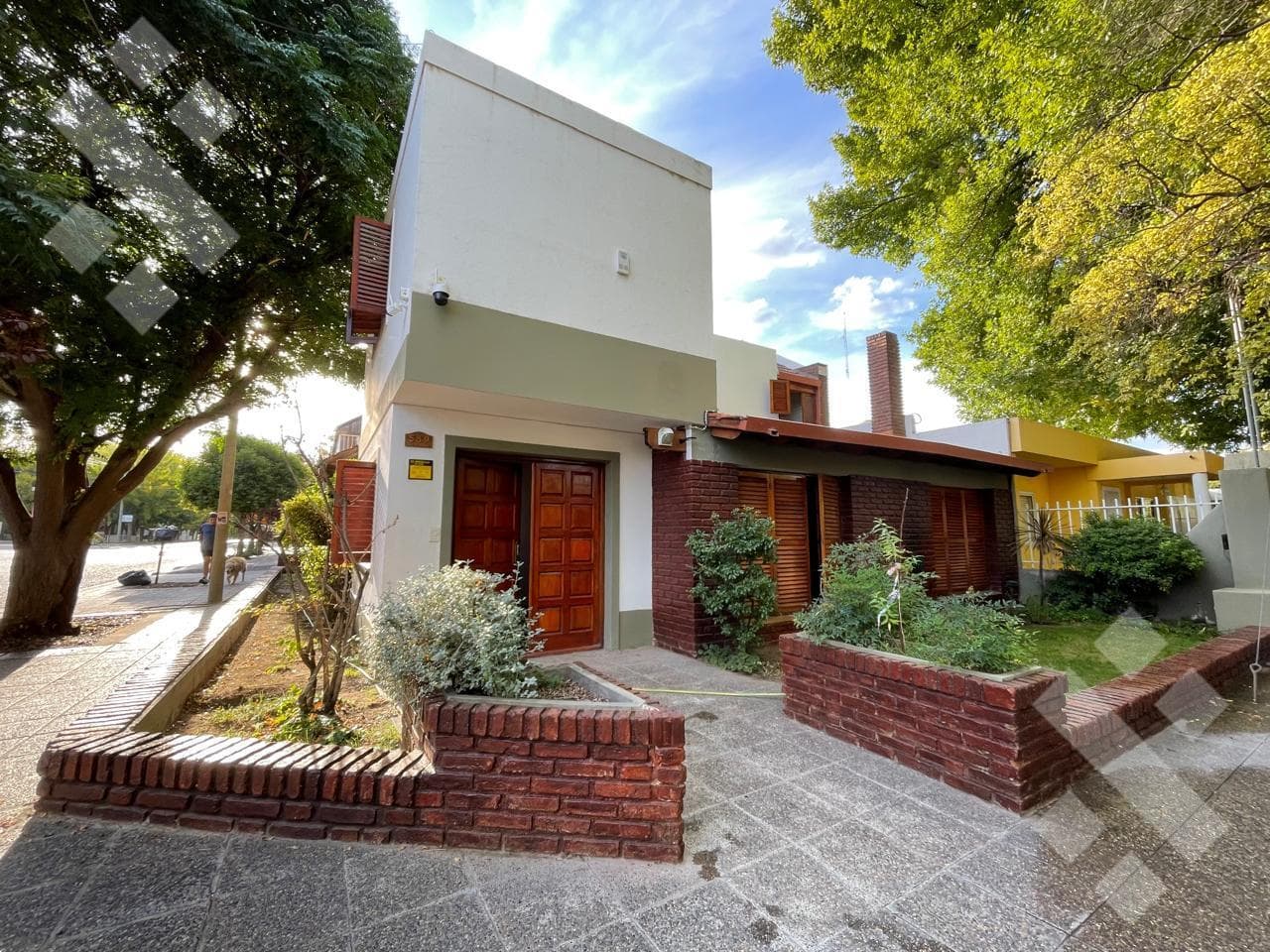 4-BEDROOM HOUSE FOR SALE IN THE MANZANAR NEIGHBORHOOD - CIPOLLETI