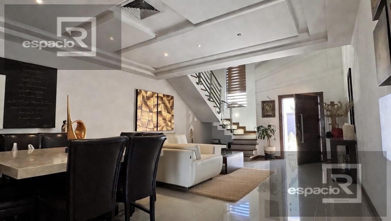 HOUSE FOR SALE IN THE CANTERA SUBDIVISION
