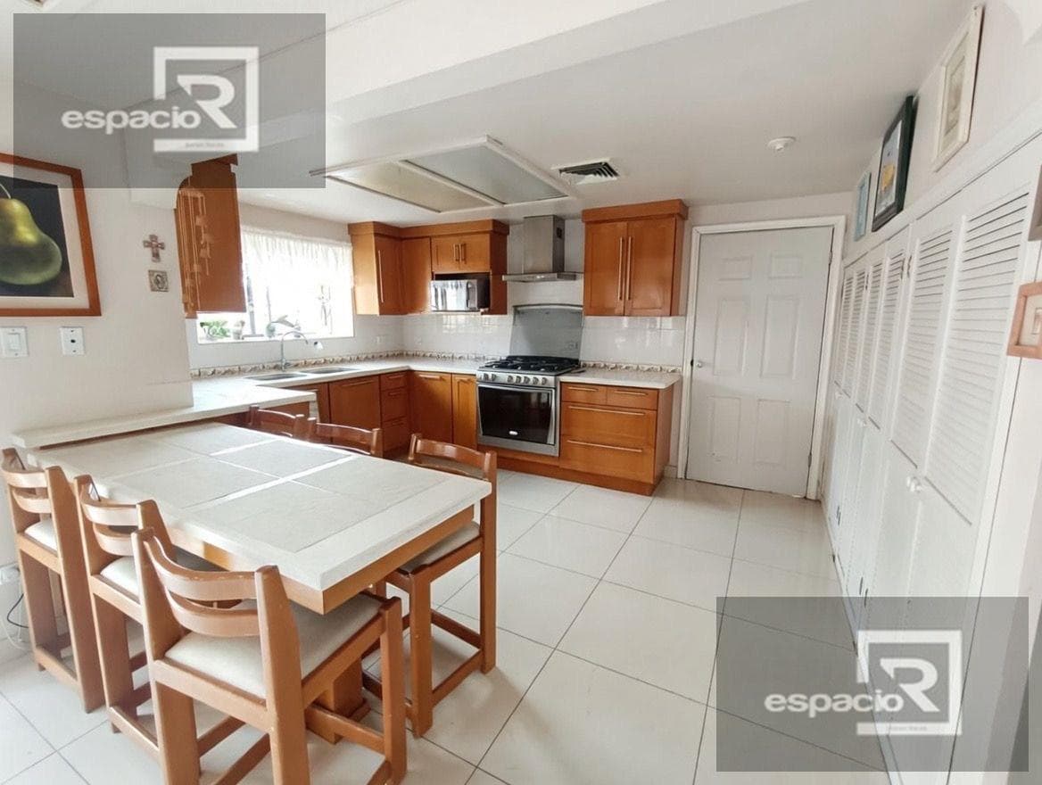 HOUSE FOR SALE IN EL CAMPANARIO
