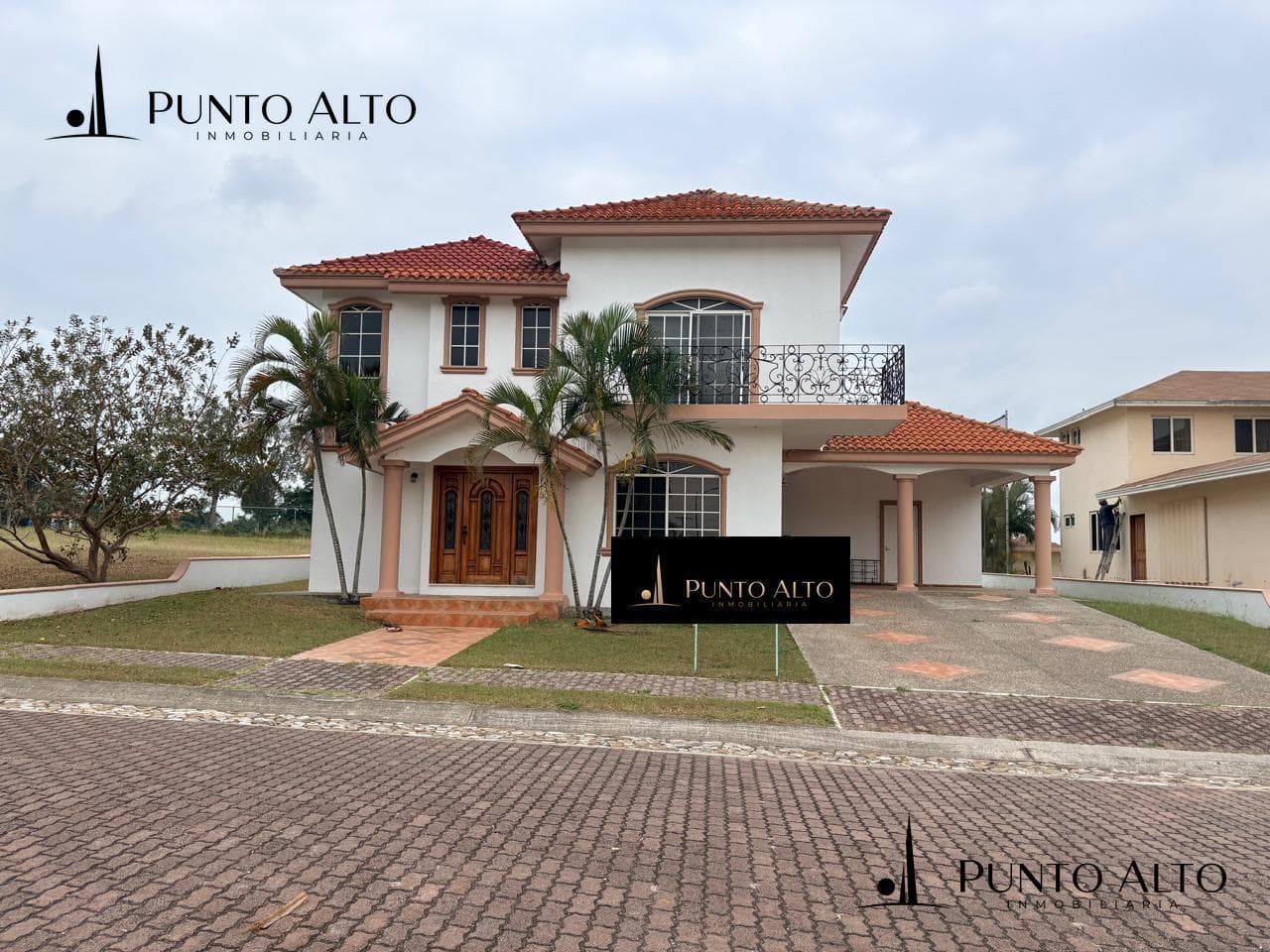 House in the Lagunas de Miralta Subdivision for rent and for sale, with a view of the golf course