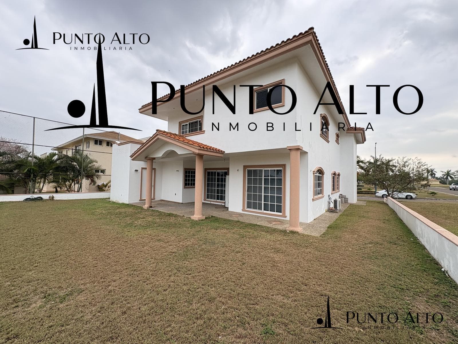 House in the Lagunas de Miralta Subdivision for rent and for sale, with a view of the golf course