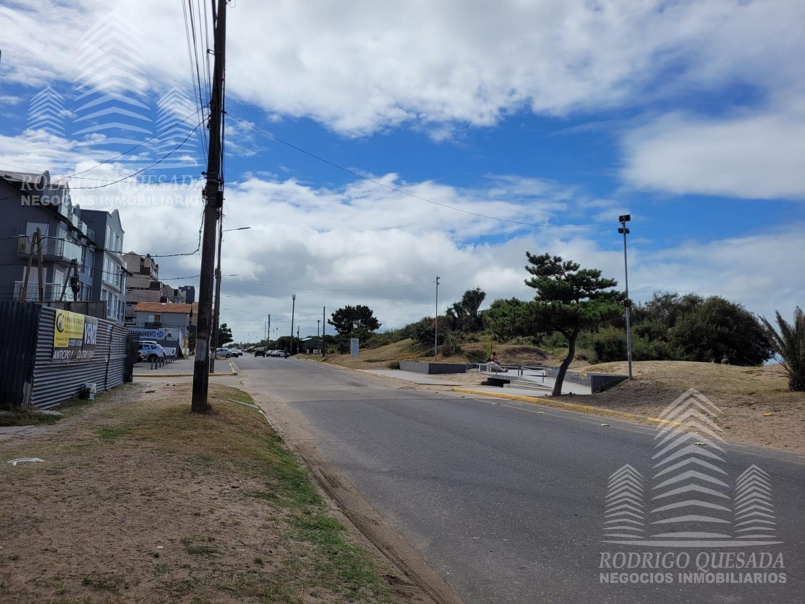 Unbeatable "oceanfront" location—3-room apartment.