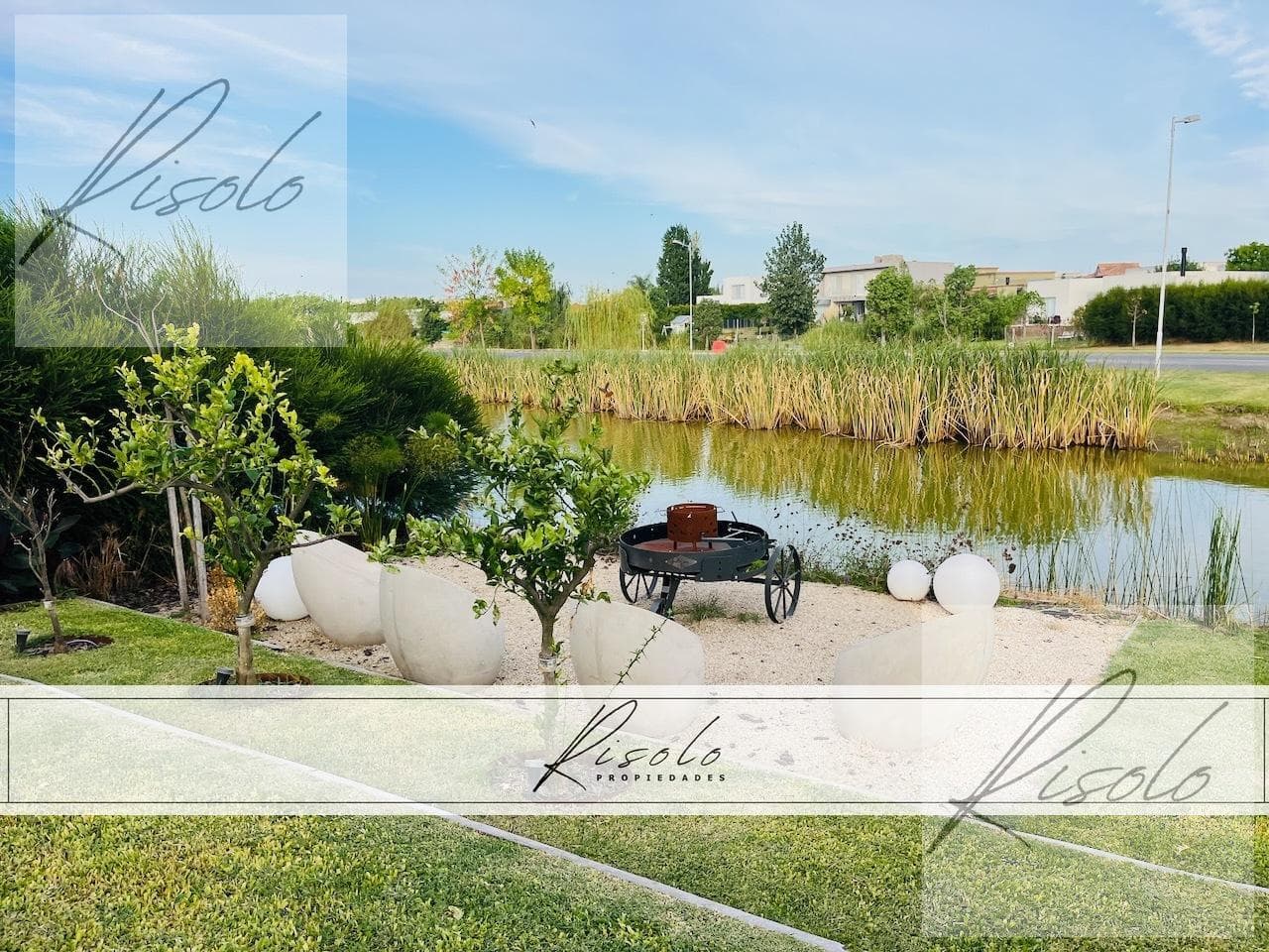 House for sale with a pond and a pool. 3 bedrooms, TV room. Gated community, North Zone, Escobar