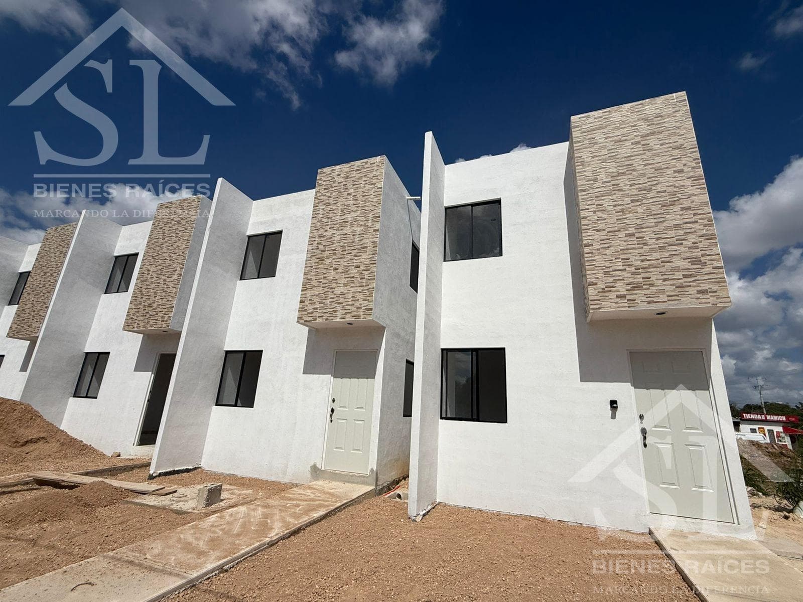 Two-bedroom house in Tixcacal Opichen, Mérida, Yucatán. Available immediately.