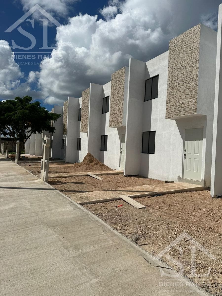 Two-bedroom house in Tixcacal Opichen, Mérida, Yucatán. Available immediately.