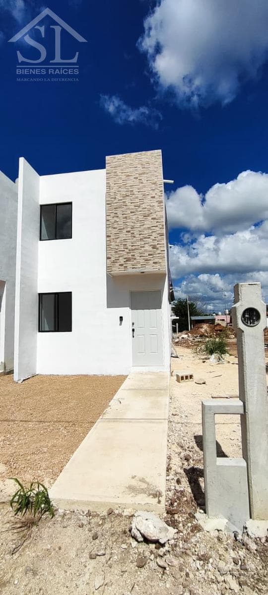 Two-bedroom house in Tixcacal Opichen, Mérida, Yucatán. Available immediately.