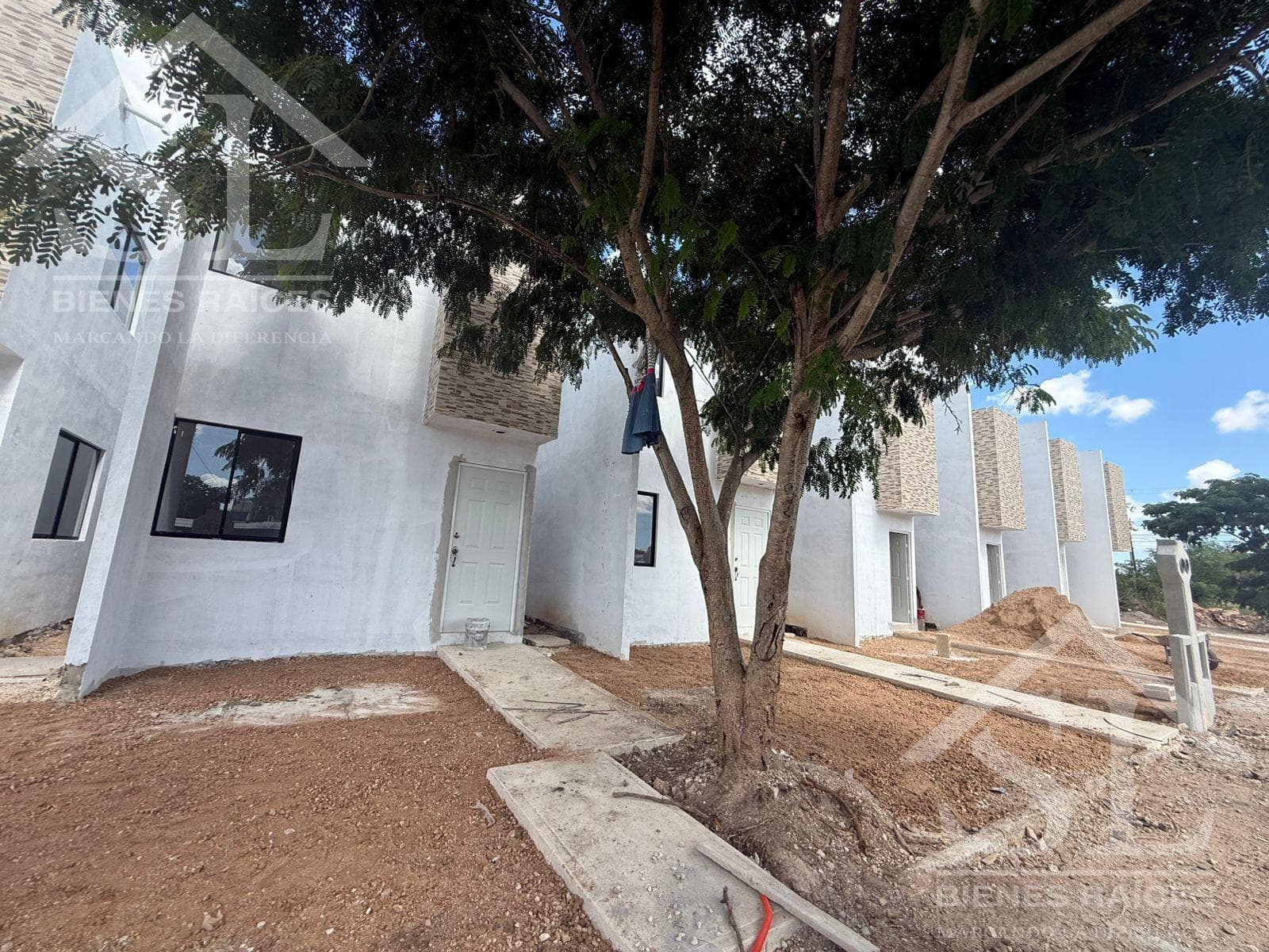 Two-bedroom house in Tixcacal Opichen, Mérida, Yucatán. Available immediately.