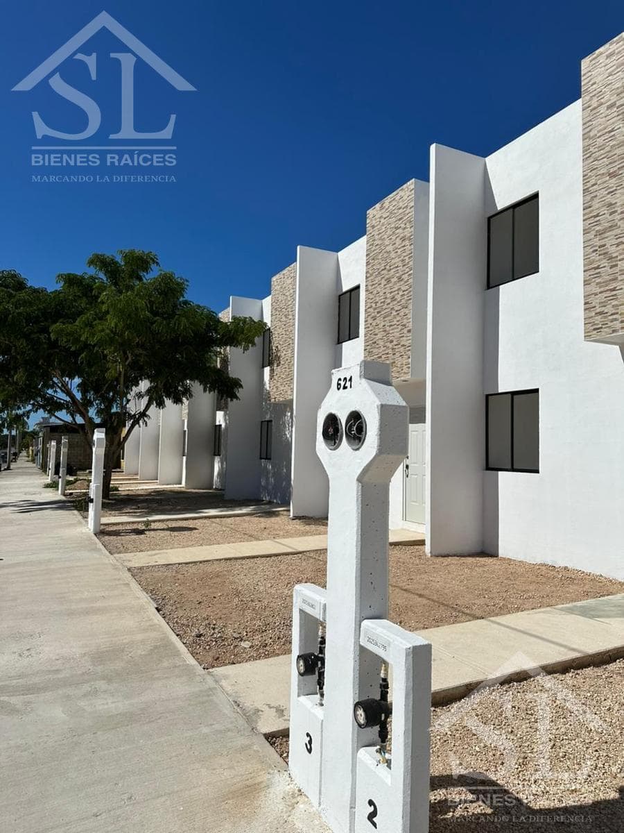 Two-bedroom house in Tixcacal Opichen, Mérida, Yucatán. Available immediately.