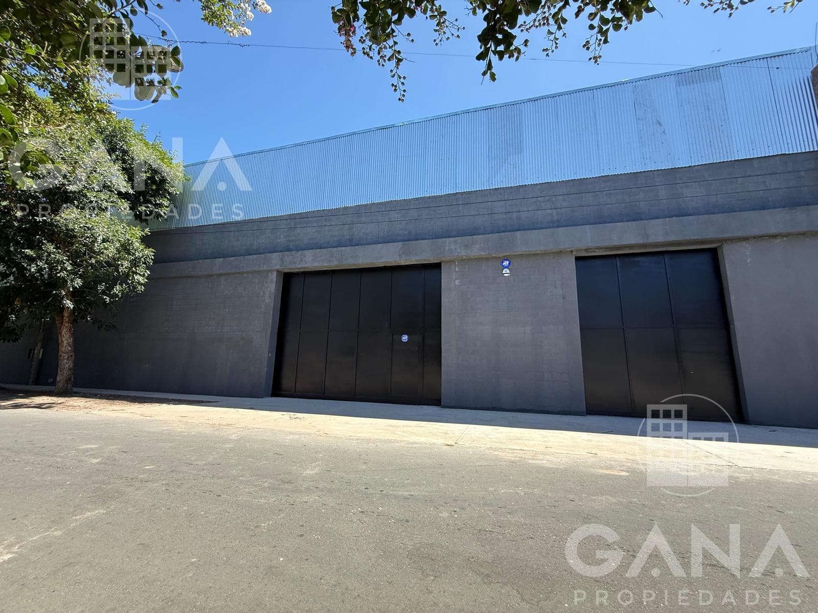 Warehouse for sale in the Alberdi neighborhood of Rosario, over 800 m².