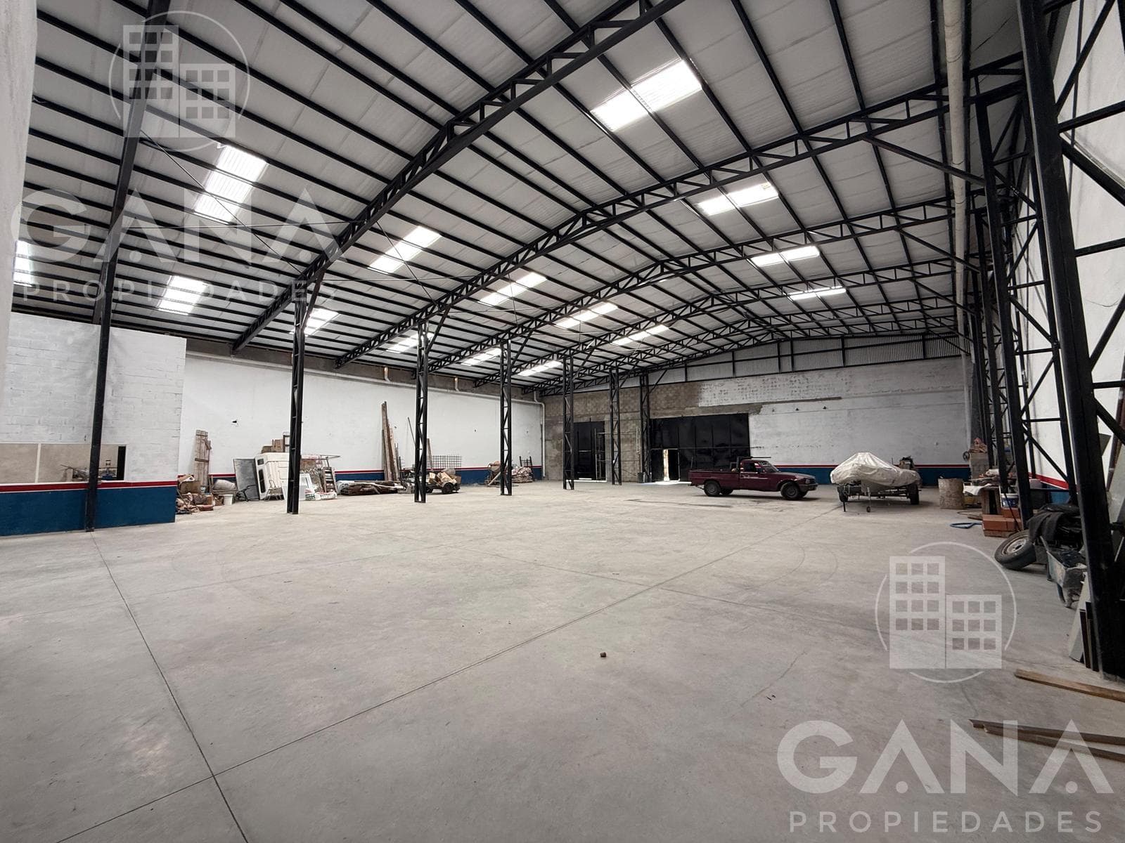Warehouse for sale in the Alberdi neighborhood of Rosario, over 800 m².