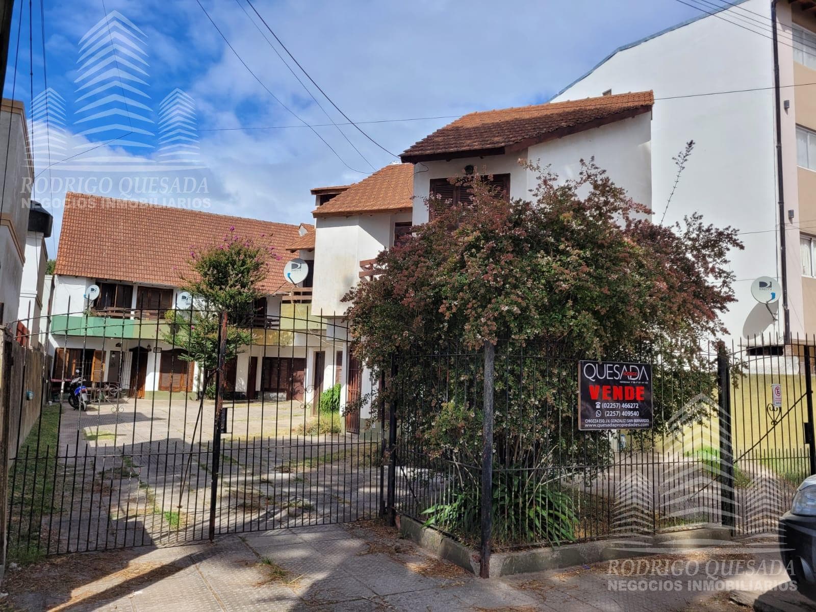 Spacious, bright triplex in a very quiet neighborhood