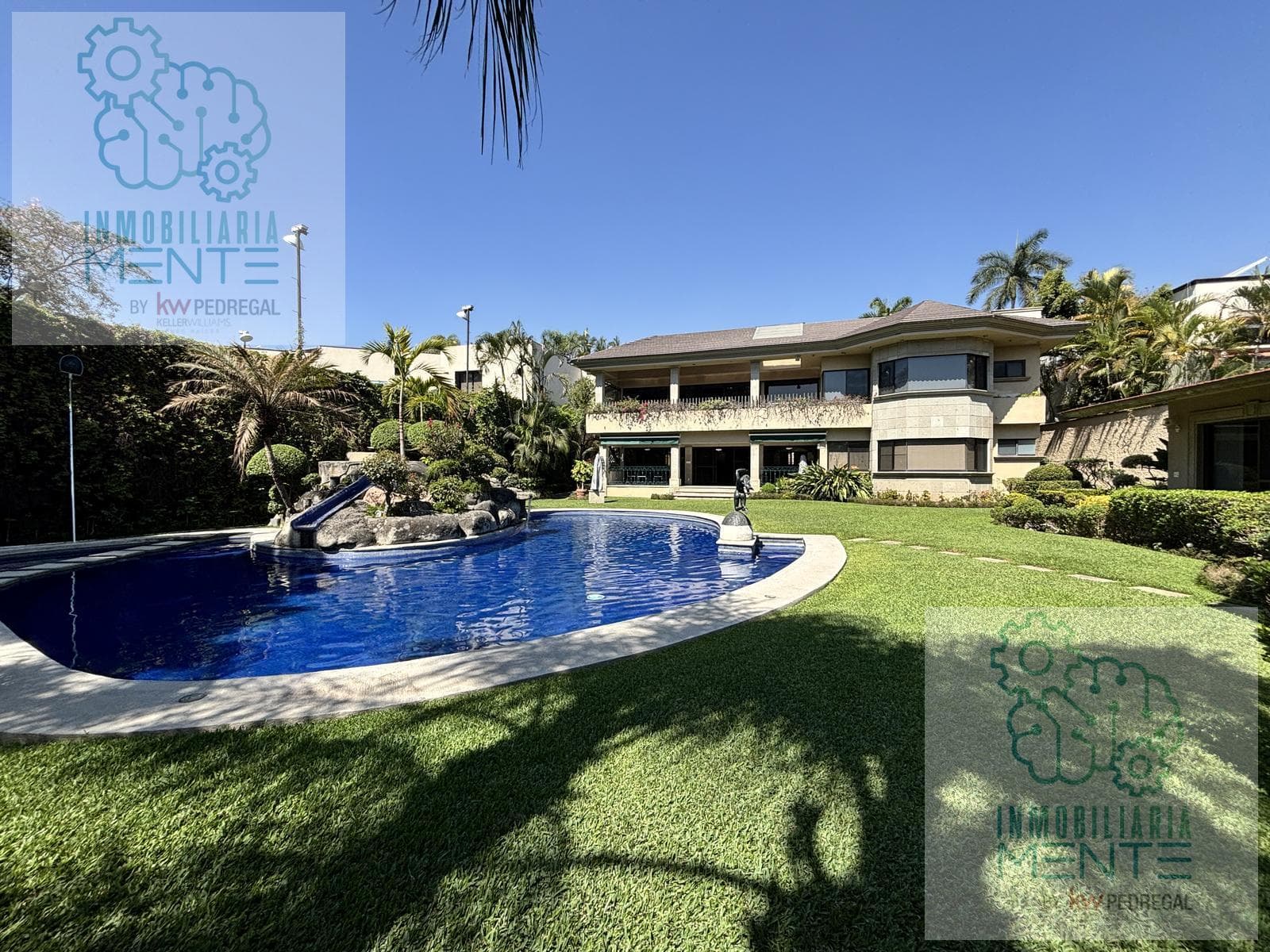HOUSE FOR SALE IN THE TABACHINES SUBDIVISION, CUERNAVACA, MORELOS.