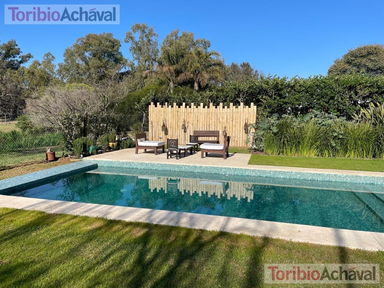 House for sale in the Laguna Del Sol neighborhood, in impeccable condition, with lake views