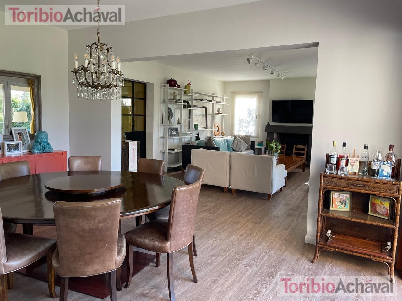 House for sale in the Laguna Del Sol neighborhood, in impeccable condition, with lake views