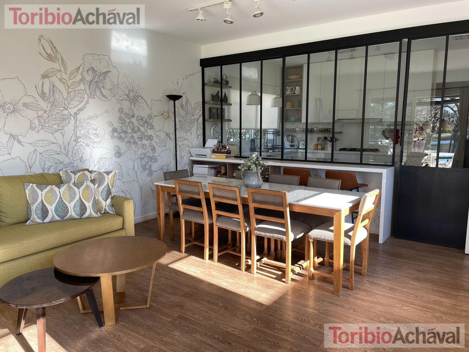 House for sale in the Laguna Del Sol neighborhood, in impeccable condition, with lake views