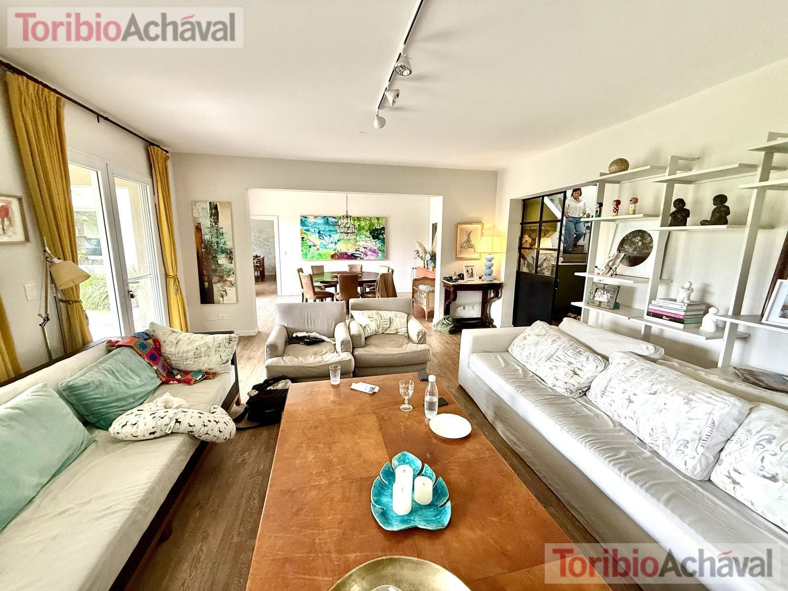 House for sale in the Laguna Del Sol neighborhood, in impeccable condition, with lake views
