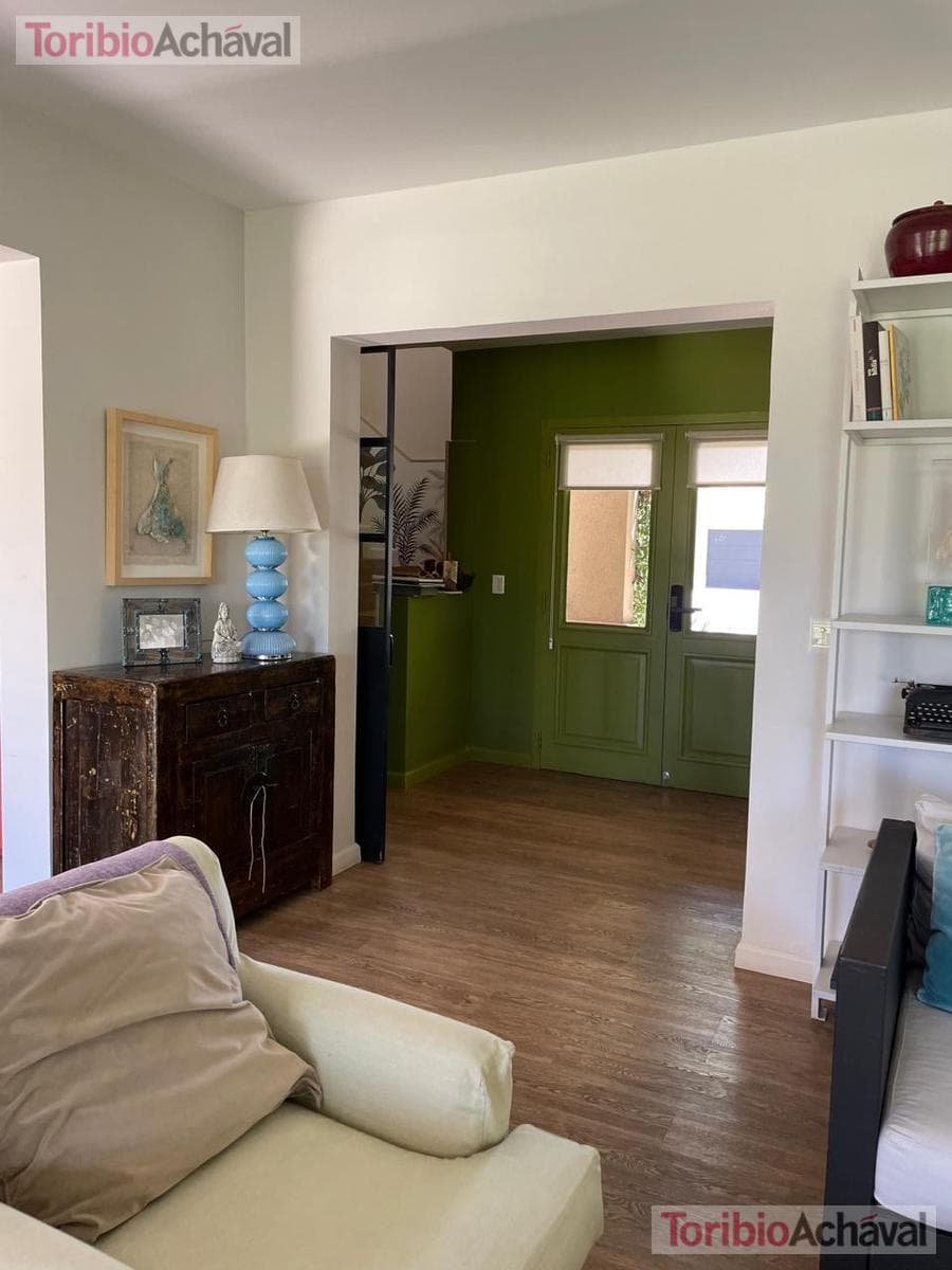 House for sale in the Laguna Del Sol neighborhood, in impeccable condition, with lake views