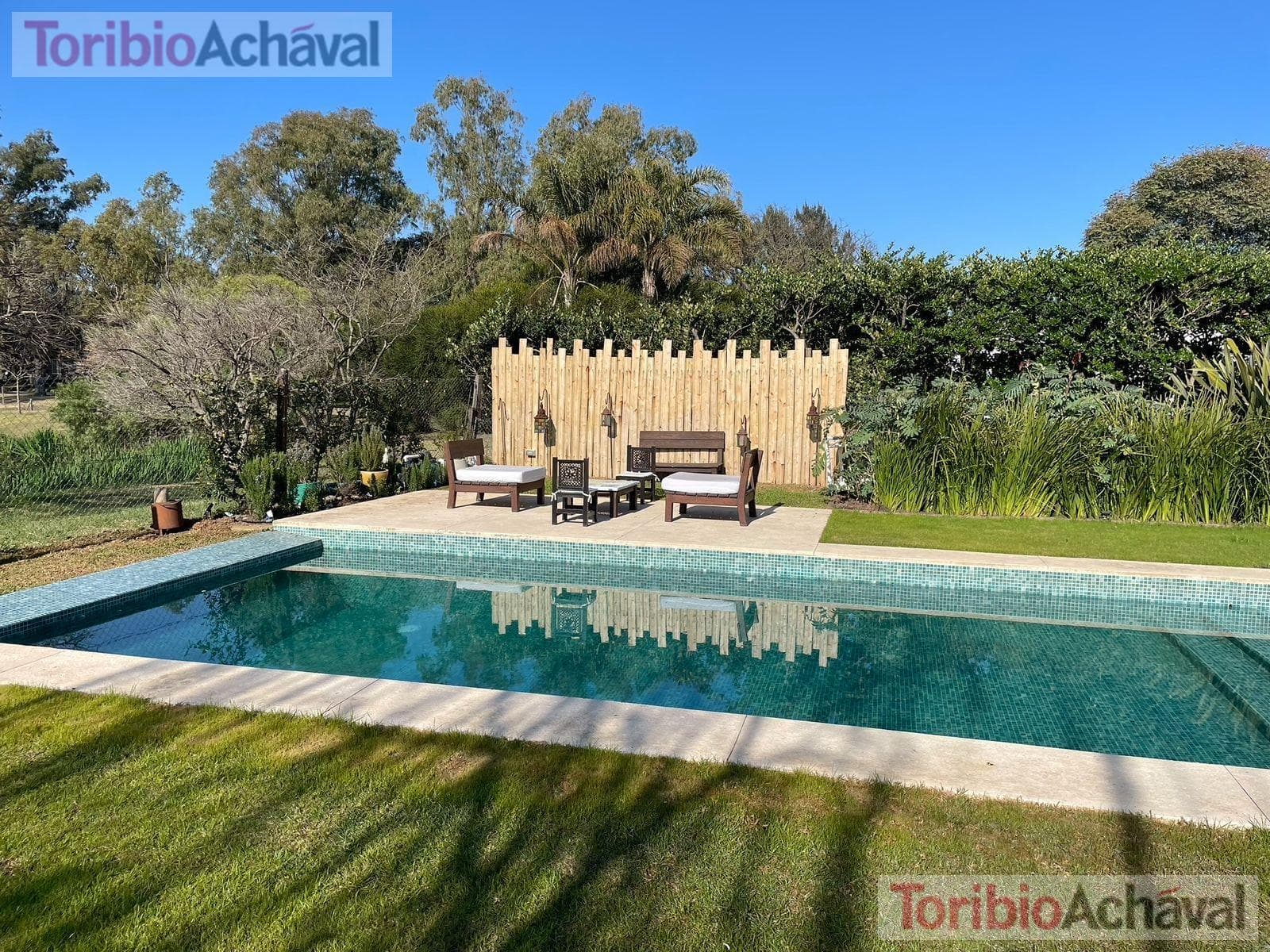 House for sale in the Laguna Del Sol neighborhood, in impeccable condition, with lake views