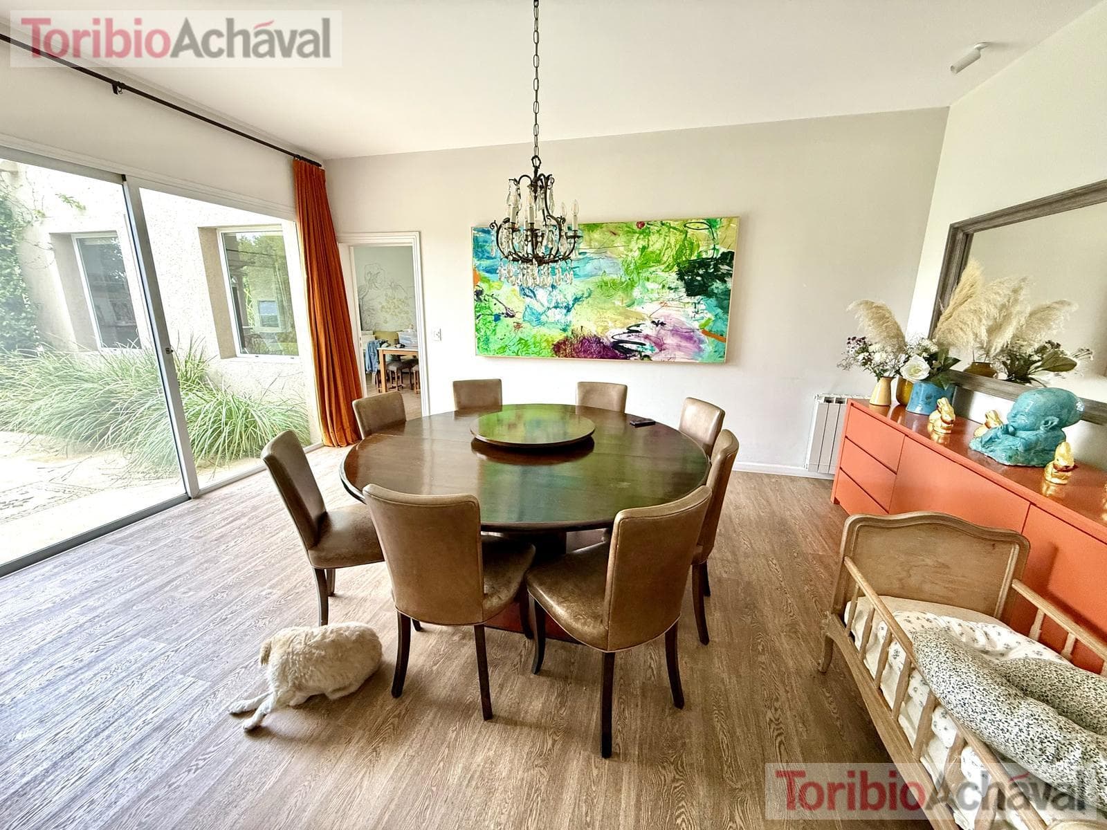 House for sale in the Laguna Del Sol neighborhood, in impeccable condition, with lake views