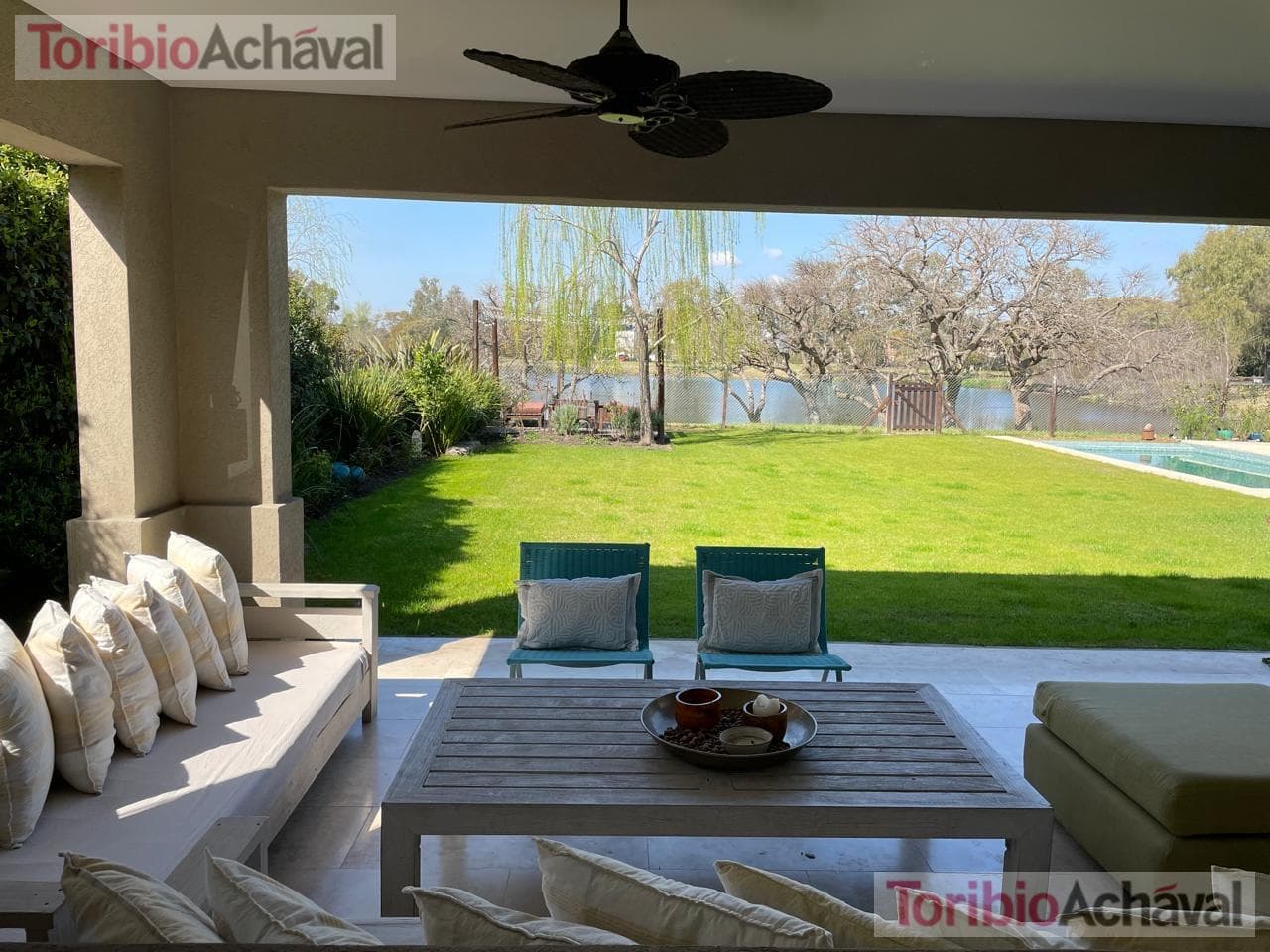 House for sale in the Laguna Del Sol neighborhood, in impeccable condition, with lake views