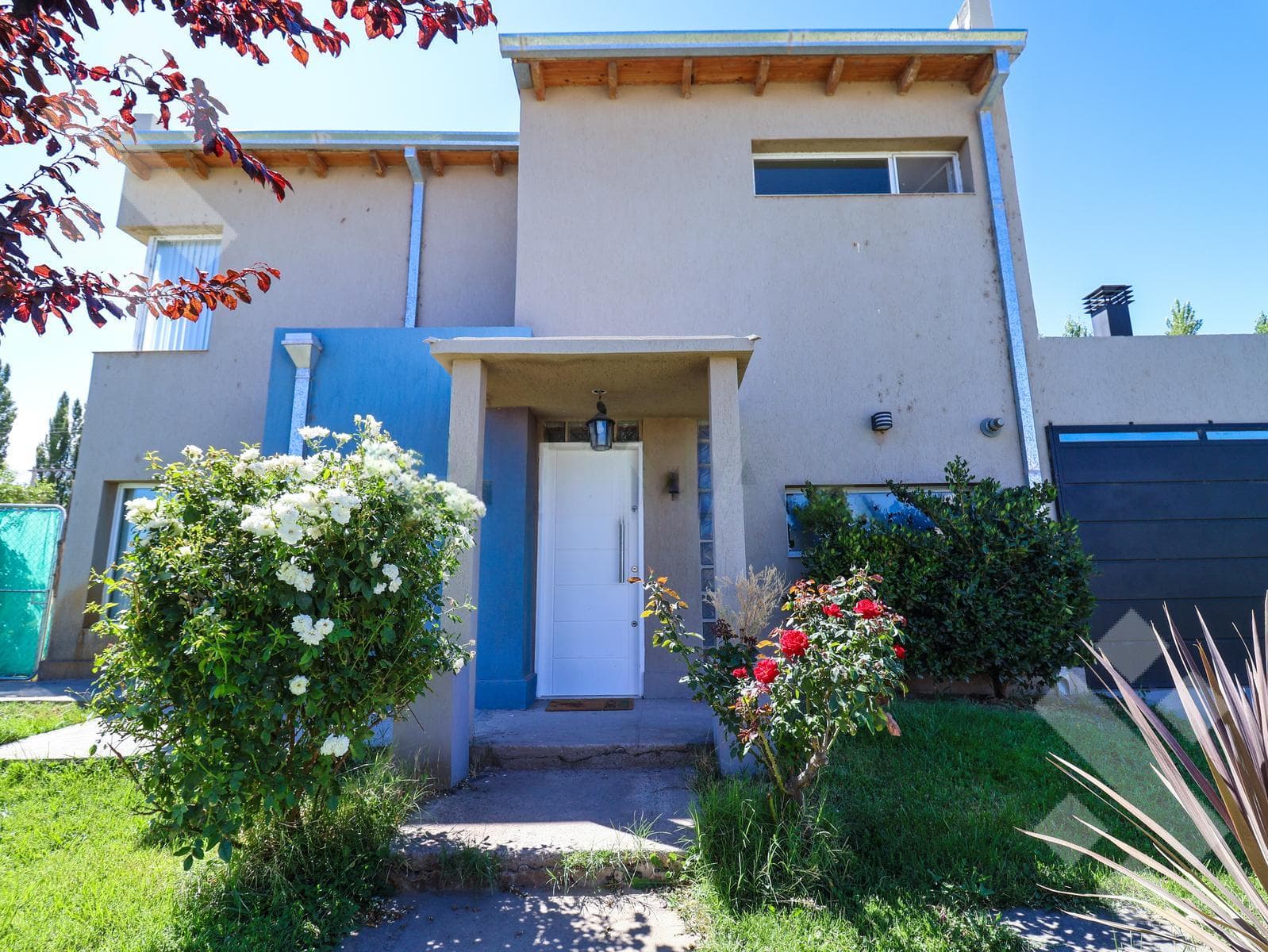 2-Bedroom House for Sale, with Pool, in the La Castellana II Gated Community, Neuquén