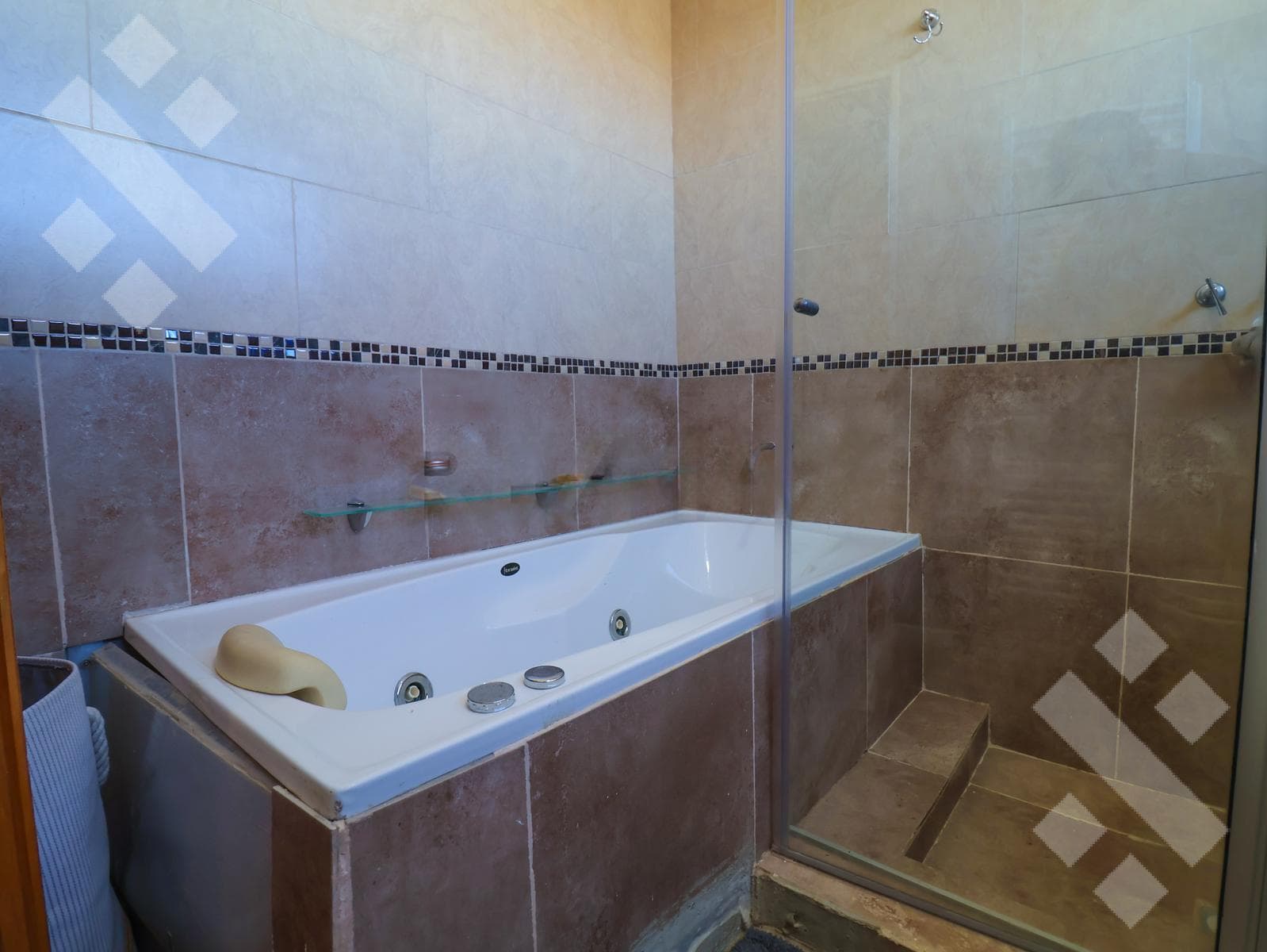 2-Bedroom House for Sale, with Pool, in the La Castellana II Gated Community, Neuquén