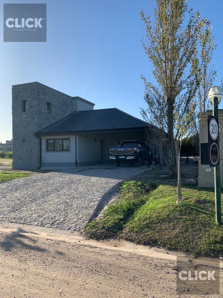6-room house for sale in the Lagos de San Eliseo neighborhood
