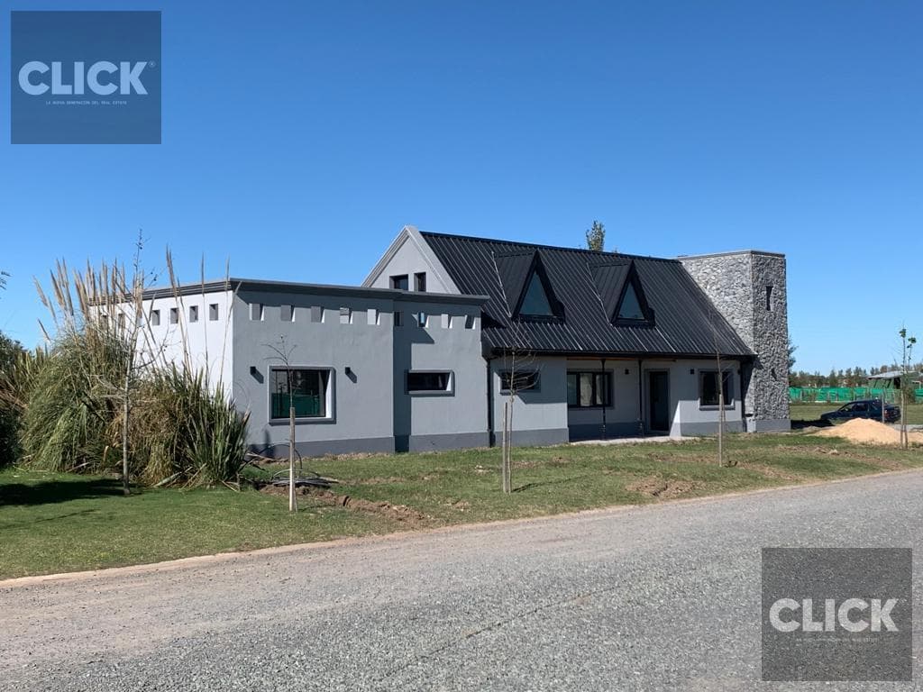 6-room house for sale in the Lagos de San Eliseo neighborhood
