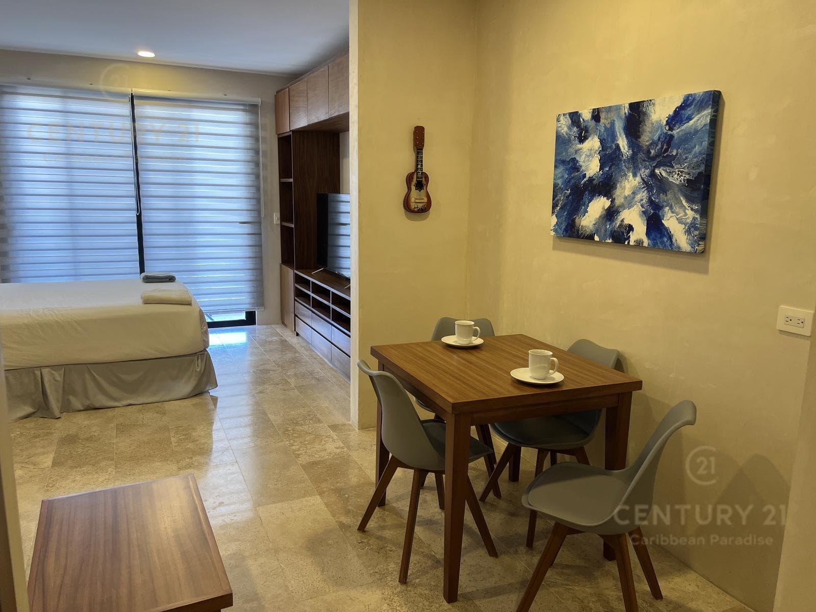 Studio for sale in a prime location, just a few steps from Avenida 10 in Playa del Carmen P4551