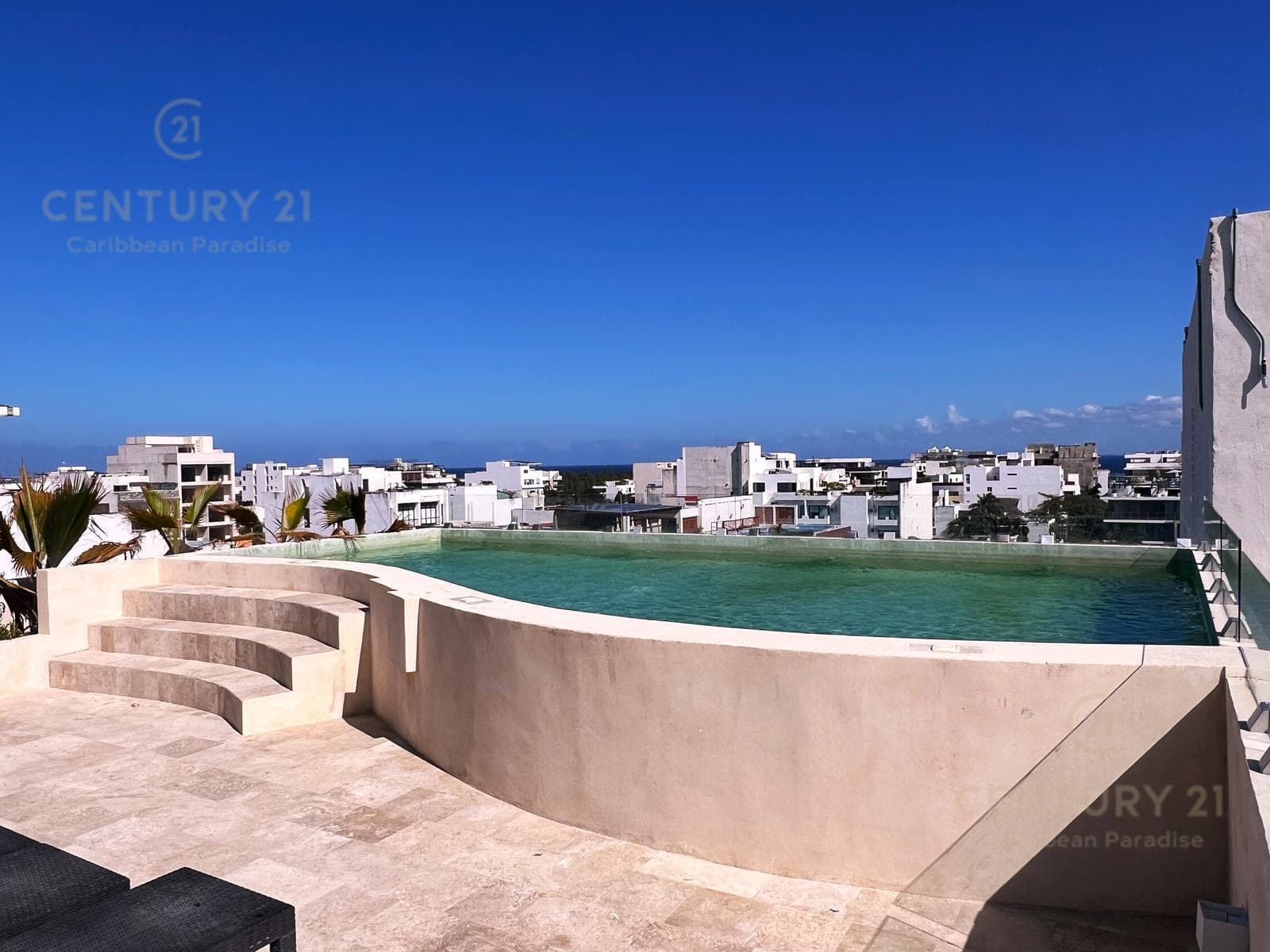 Studio for sale in a prime location, just a few steps from Avenida 10 in Playa del Carmen P4551