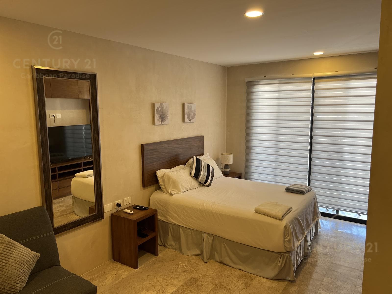 Studio for sale in a prime location, just a few steps from Avenida 10 in Playa del Carmen P4551