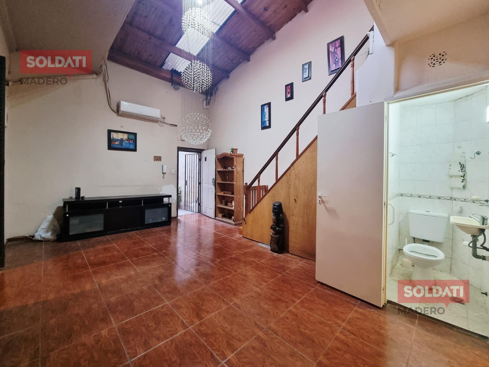 FOR SALE: 4-ROOM APARTMENT IN NORTH CABALLITO WITH TERRACE AND GRILL; QUALIFIES FOR MORTGAGE
