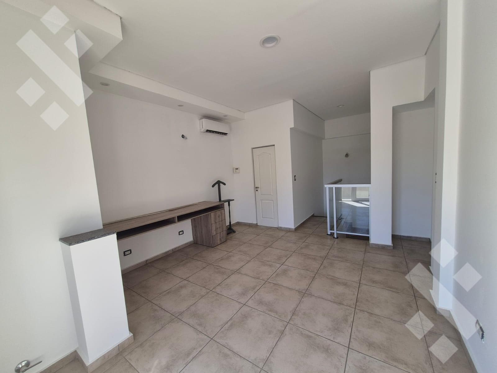 3-Bedroom House in the 12 de Septiembre Neighborhood, Parque