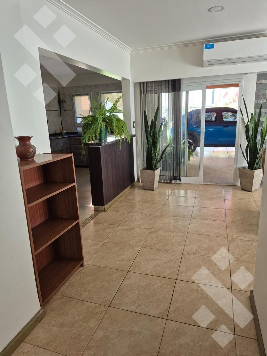 3-Bedroom House in the 12 de Septiembre Neighborhood, Parque
