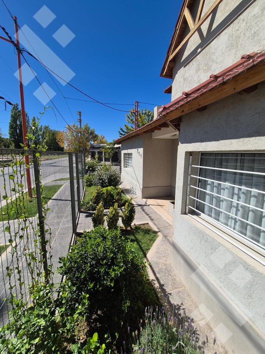 3-Bedroom House in the 12 de Septiembre Neighborhood, Parque