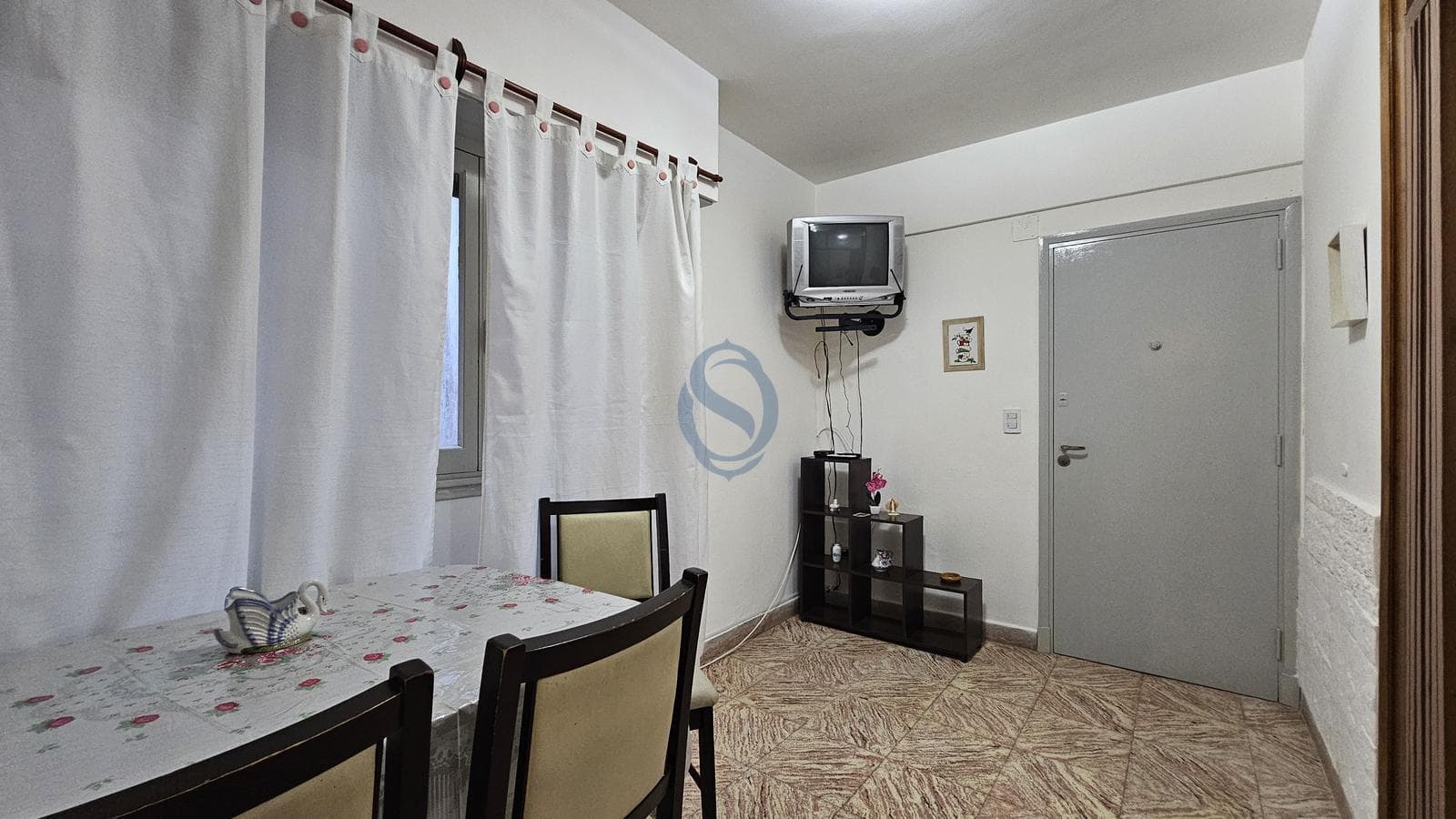 For Sale: Interior Studio Apartment with Amenities in Downtown, Plaza Colón