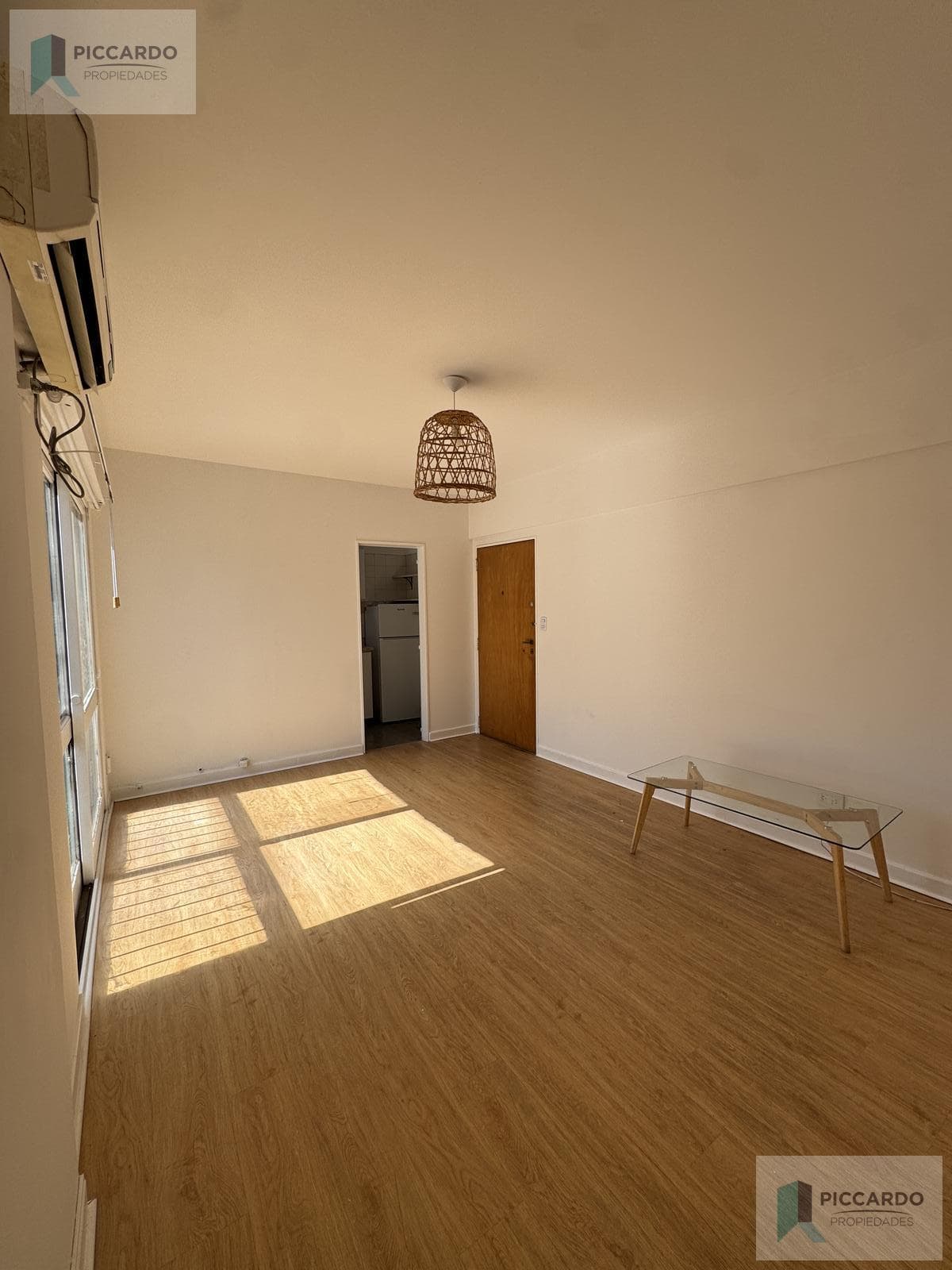2-Room Apartment in Palermo Hollywood — 35.44 m² | Upper-floor, side-facing, bright, with a French balcony