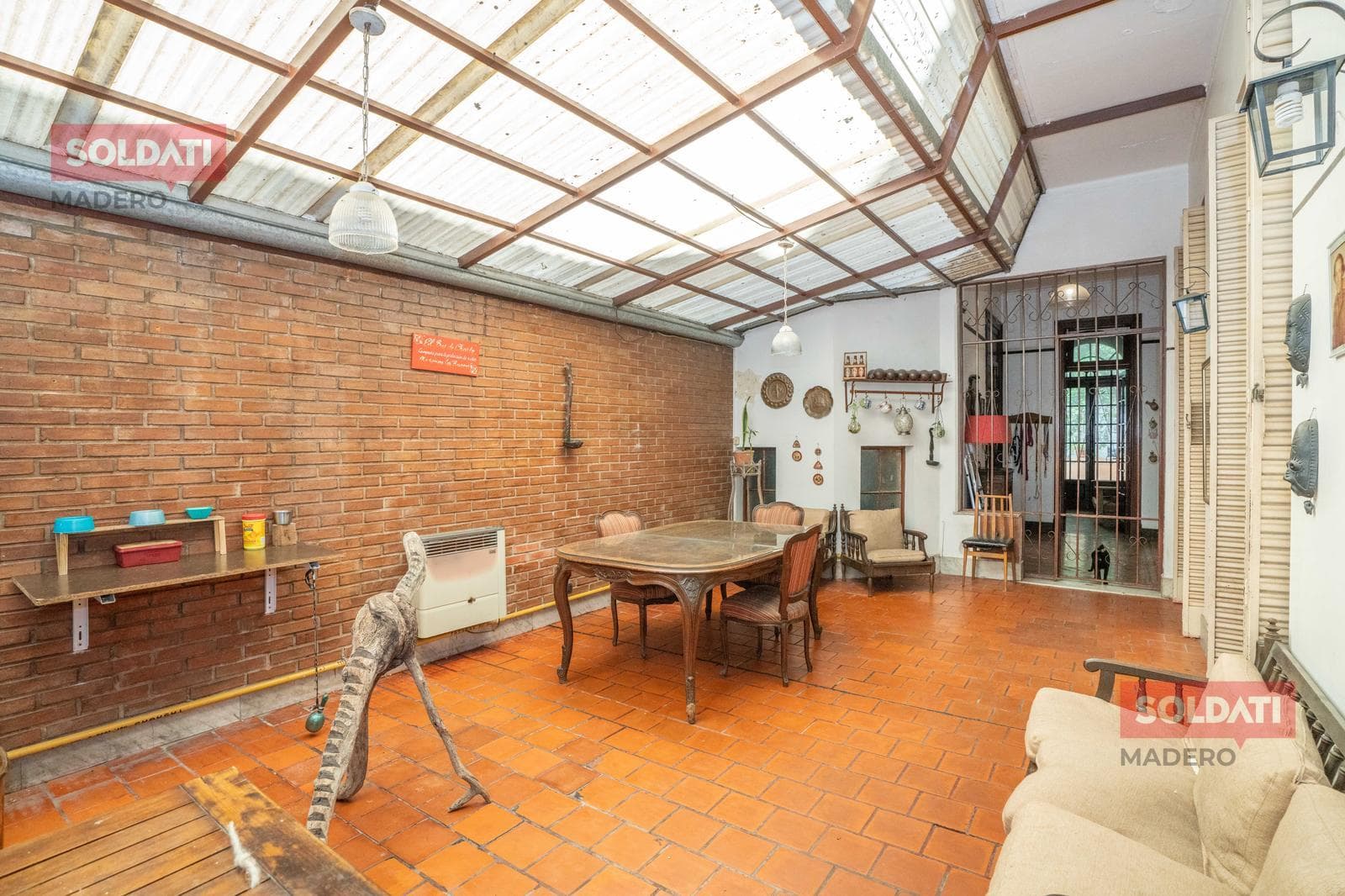5-ROOM APARTMENT FOR SALE IN ALMAGRO WITH 2 PATIOS AND A BALCONY; QUALIFIES FOR A LOAN