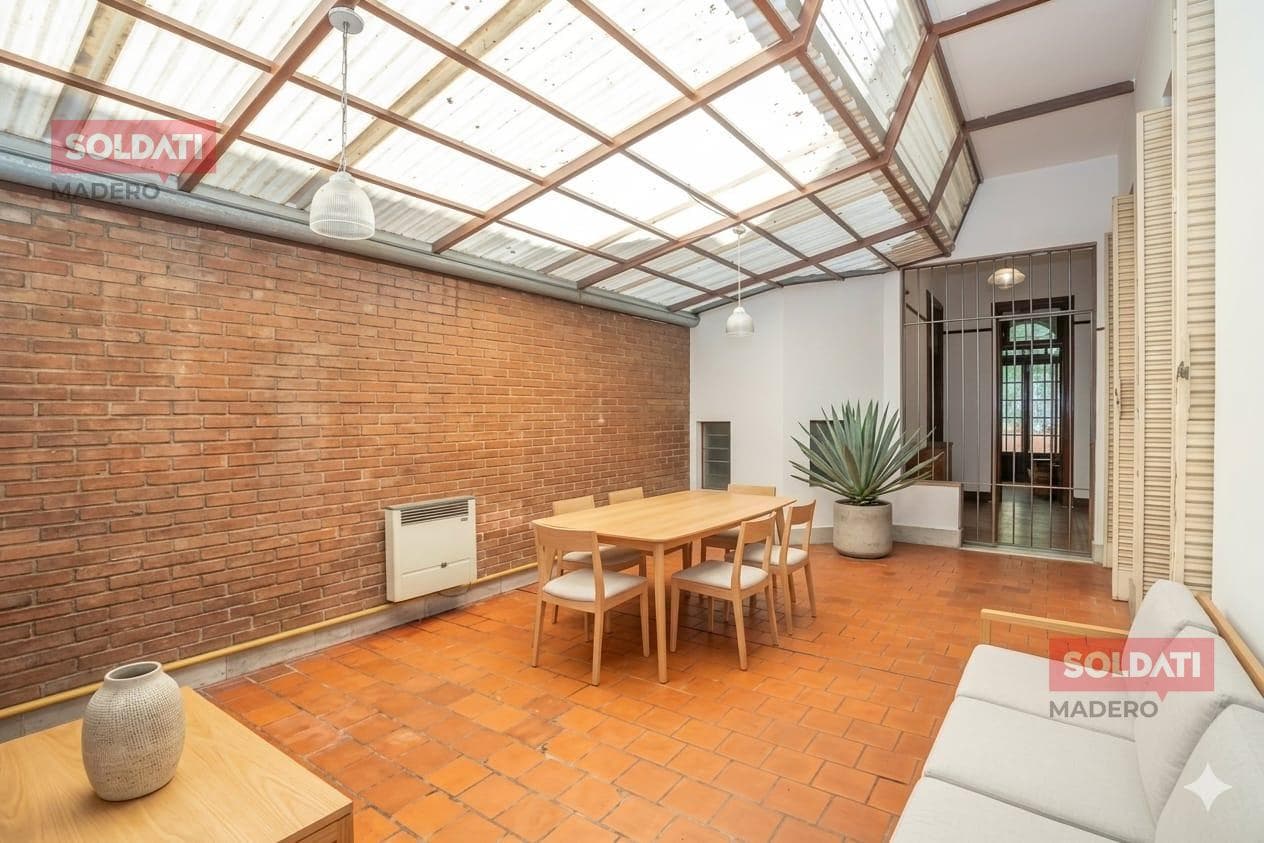 5-ROOM APARTMENT FOR SALE IN ALMAGRO WITH 2 PATIOS AND A BALCONY; QUALIFIES FOR A LOAN