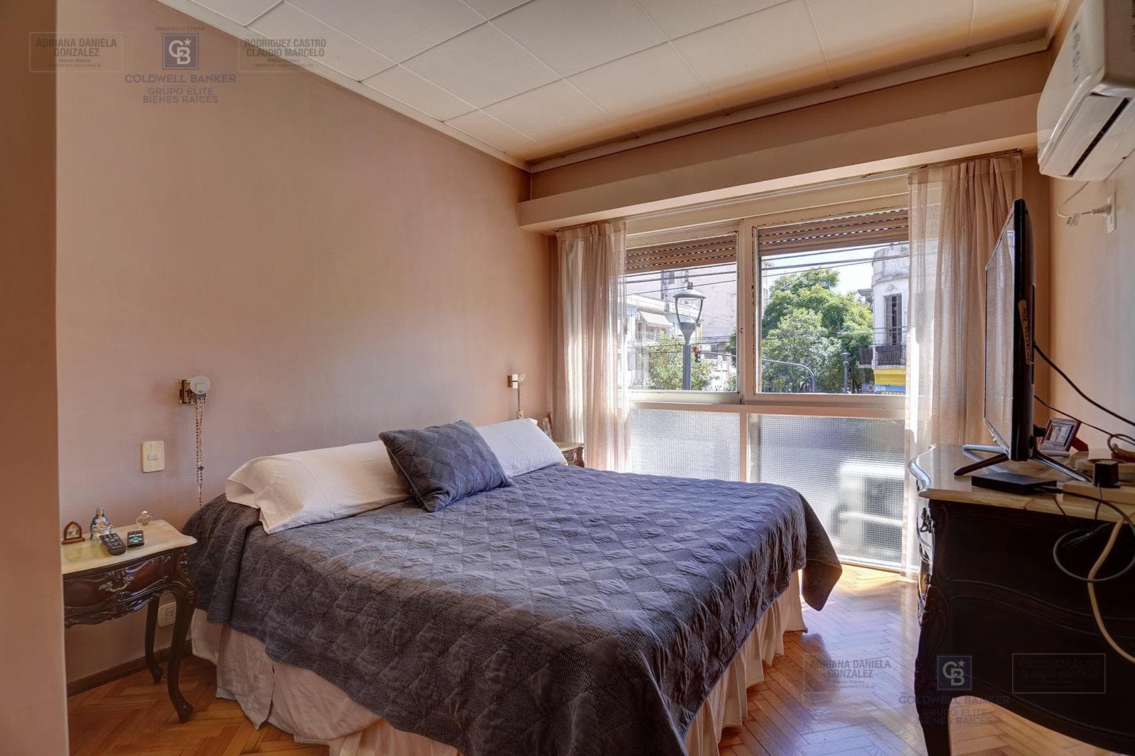 FOR SALE: 5-ROOM HOUSE-STYLE APARTMENT WITH STAFF QUARTERS, BOEDO AREA