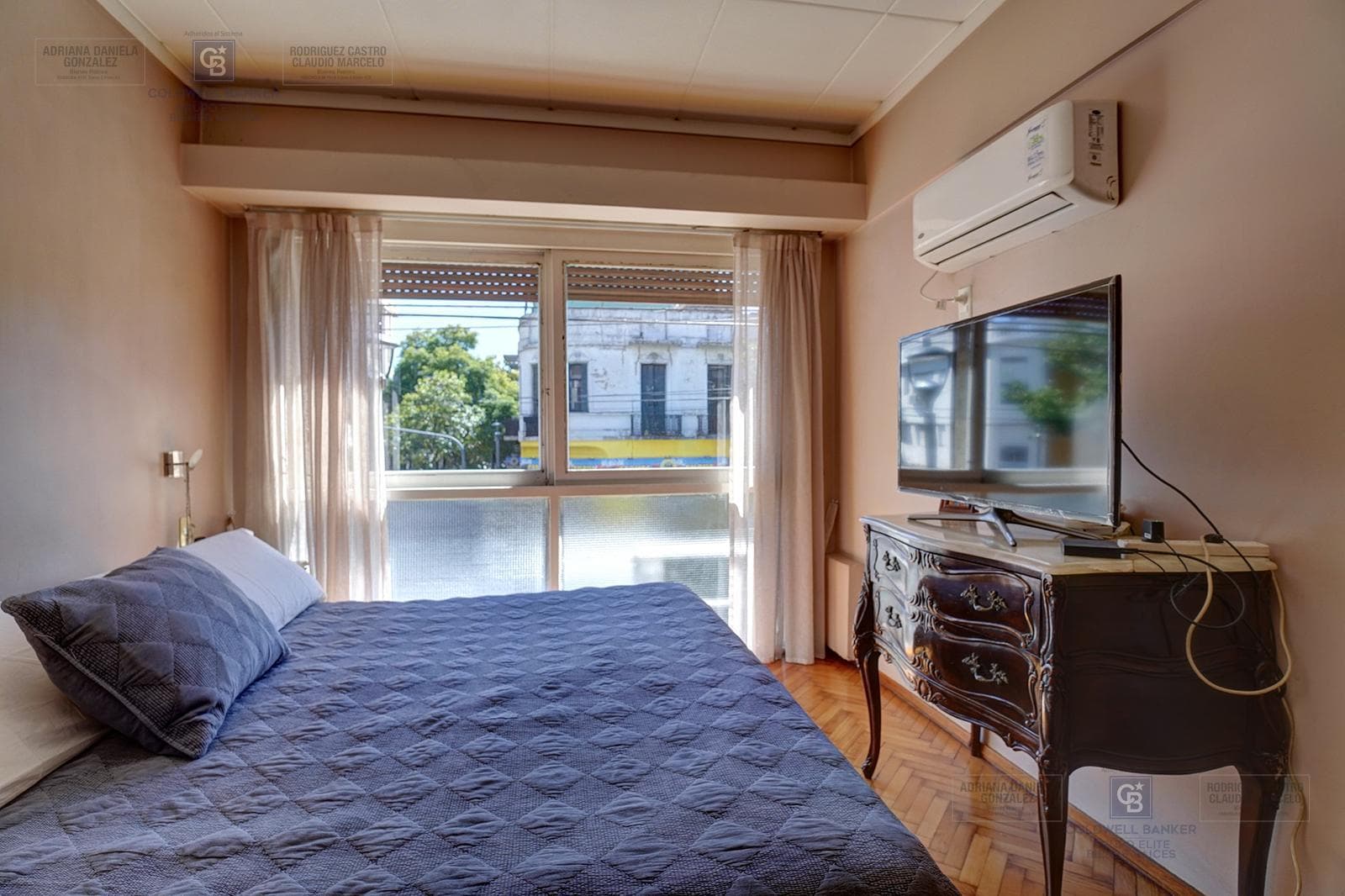 FOR SALE: 5-ROOM HOUSE-STYLE APARTMENT WITH STAFF QUARTERS, BOEDO AREA