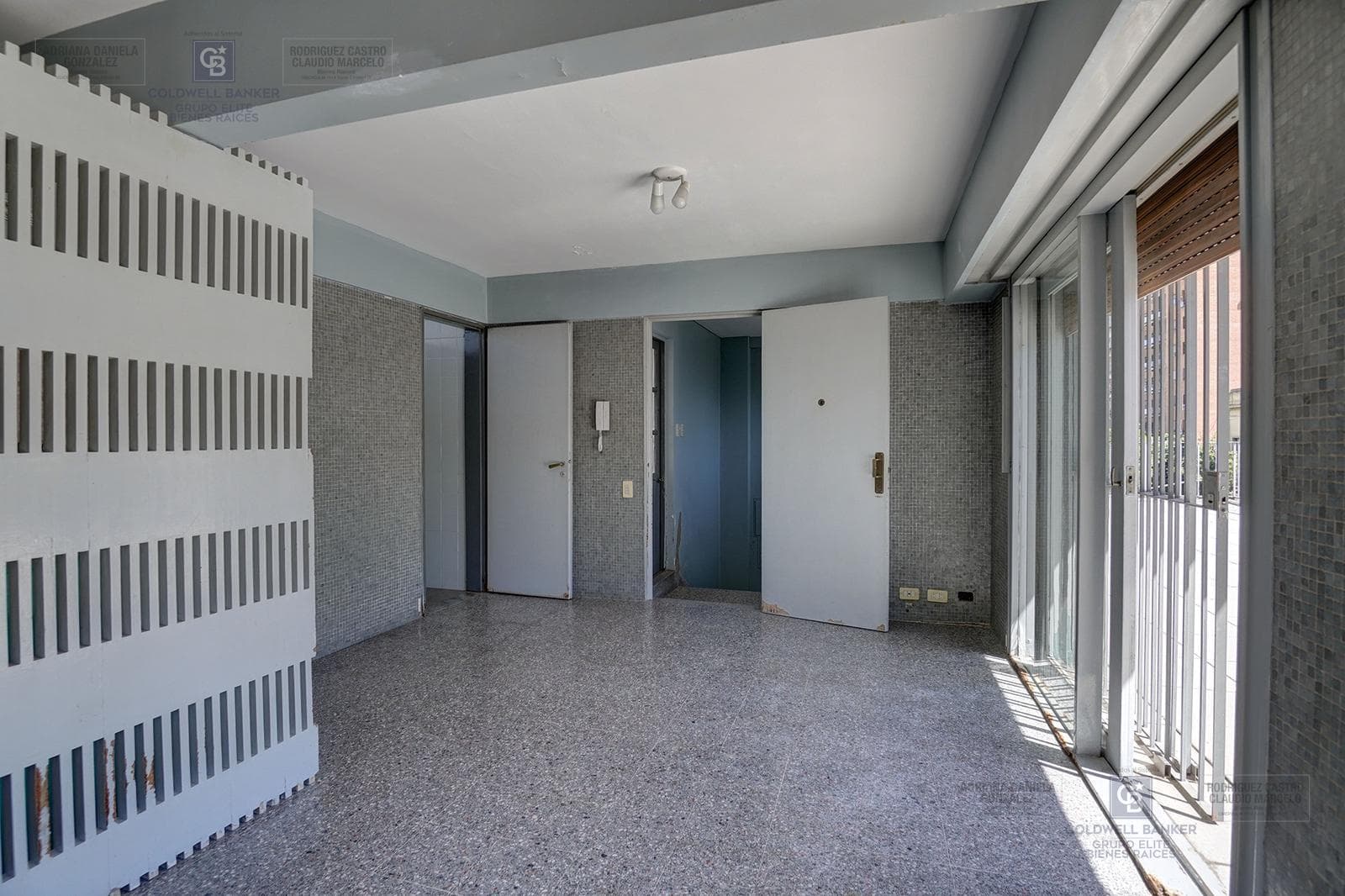 FOR SALE: 5-ROOM HOUSE-STYLE APARTMENT WITH STAFF QUARTERS, BOEDO AREA