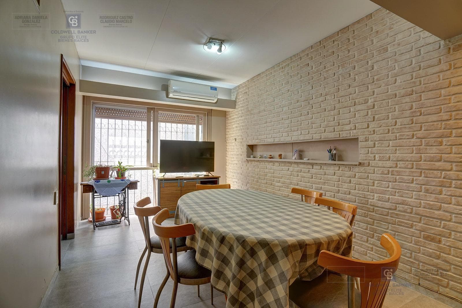 FOR SALE: 5-ROOM HOUSE-STYLE APARTMENT WITH STAFF QUARTERS, BOEDO AREA