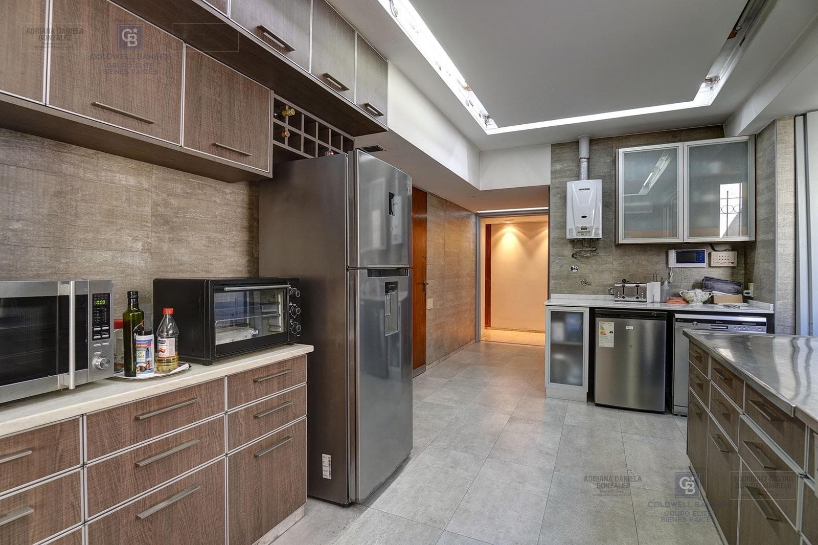 FOR SALE: 5-ROOM HOUSE-STYLE APARTMENT WITH STAFF QUARTERS, BOEDO AREA