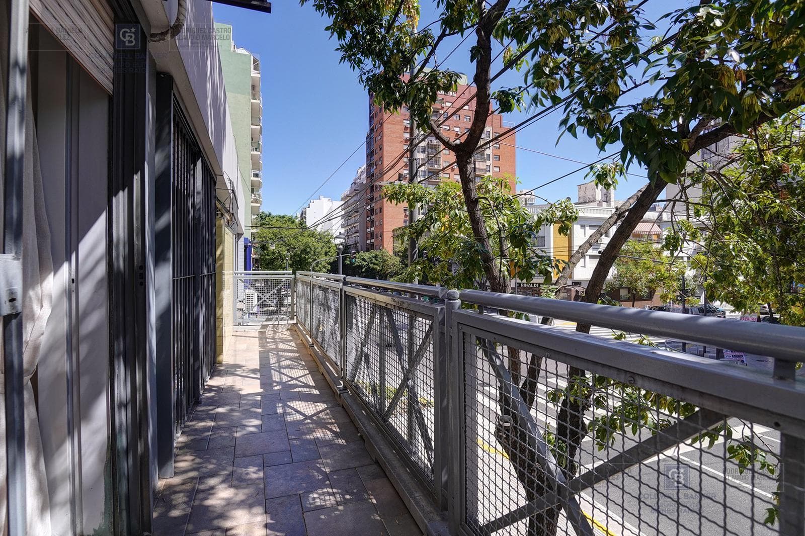FOR SALE: 5-ROOM HOUSE-STYLE APARTMENT WITH STAFF QUARTERS, BOEDO AREA